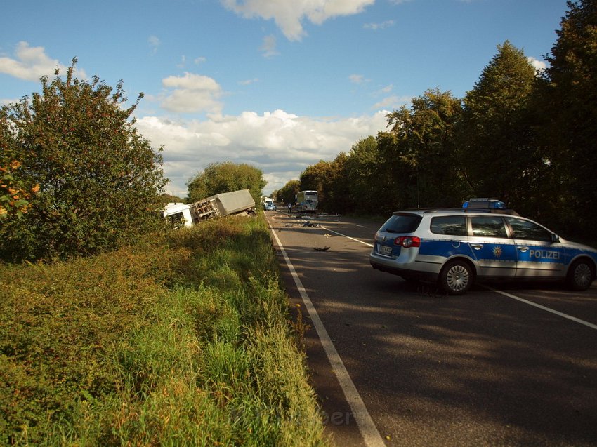 Schwerer VU Koeln Immendorf Kerkraderstr P033.JPG